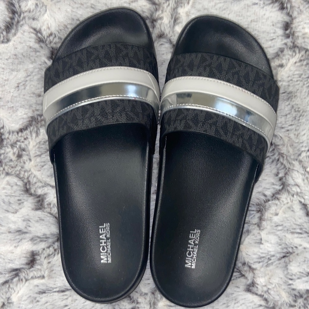 MK black Slides gently used, never worn outside (see video)